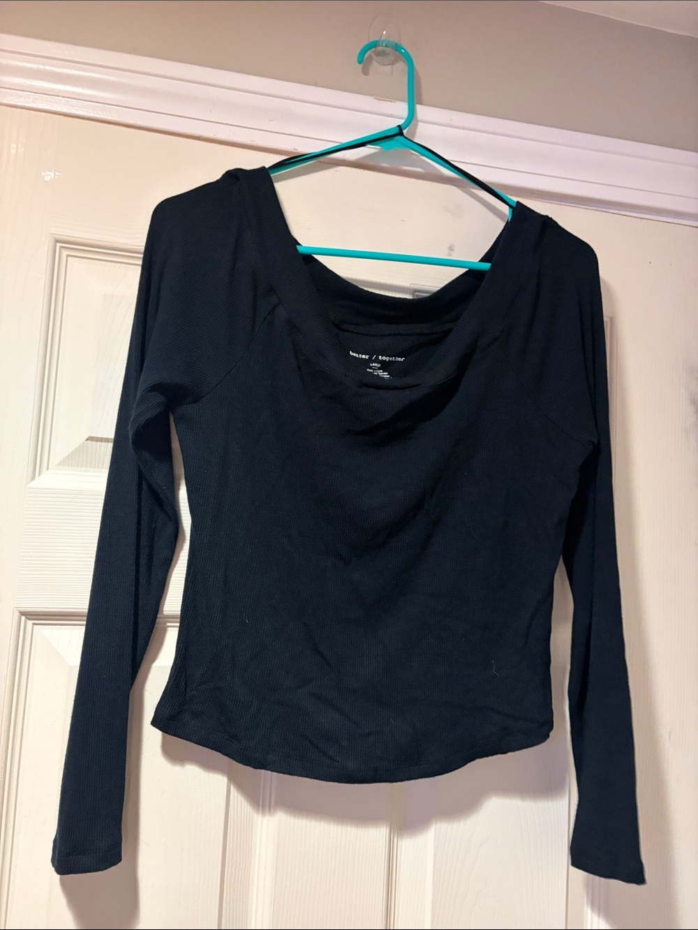 Women's Black Long-Sleeve Scoop Neck Top